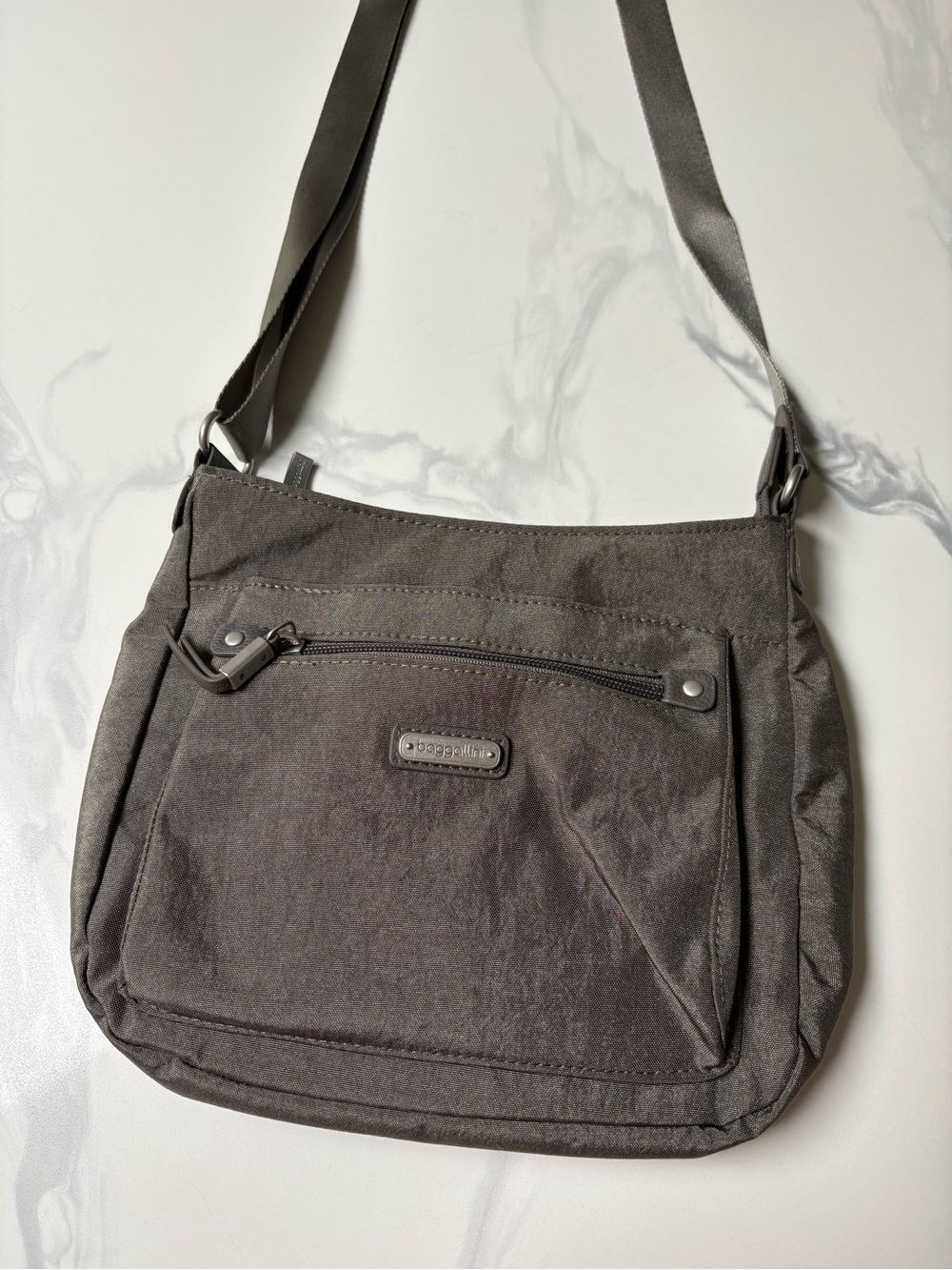 Baggallini Everyday Crossbody Bag in Taupe Gray